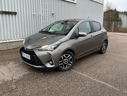 Harmaa Käytetty 2017 Toyota Yaris Multidrive S Viistoperä | 12 900 € (Perustarjous)