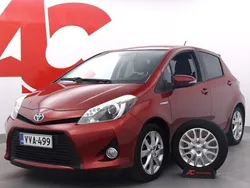 Punainen Käytetty 2013 Toyota Yaris Hybrid Style Viistoperä | 12 990 € (Perustarjous)
