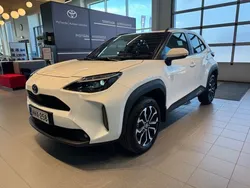 Valkoinen Käytetty 2024 Toyota Yaris Cross Katumaasturi | 28 900 € (Perustarjous)