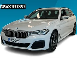 Valkoinen Käytetty 2022 BMW 530e Comfort Edition Farmari | 32 890 € (Perustarjous)