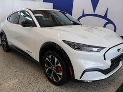 Valkoinen Käytetty 2023 Ford Mustang Mach-E Premium Katumaasturi | 39 800 € (Perustarjous)
