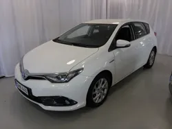 Valkoinen Käytetty 2017 Toyota Auris Hybrid Active Viistoperä | 12 950 € (Perustarjous)