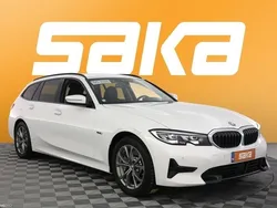 Valkoinen Käytetty 2022 BMW 330e Sport Line Farmari | 29 490 € (Supertarjous)