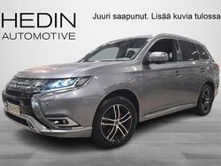 Harmaa Käytetty 2019 Mitsubishi Outlander P-HEV Instyle Katumaasturi | 19 890 € (Perustarjous)