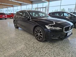 Musta Käytetty 2019 Volvo V60 Momentum Farmari | 25 800 € (Perustarjous)
