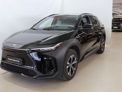 Musta Käytetty 2023 Toyota bZ4X Style Katumaasturi | 35 900 € (Perustarjous)