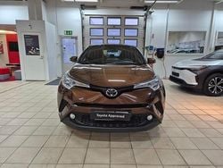 Ruskea (beige) Käytetty 2018 Toyota C-HR Active Katumaasturi | 15 900 € (Perustarjous)