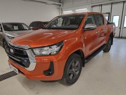 Ruskea (beige) Käytetty 2022 Toyota HiLux Active Nouto | 49 900 € (Perustarjous)