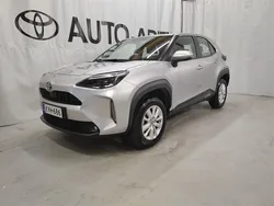 Hopea Käytetty 2023 Toyota Yaris Cross Active Katumaasturi | 27 900 € (Perustarjous)