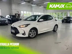Valkoinen Käytetty 2021 Toyota Yaris Hybrid Active Sedan | 17 900 € (Perustarjous)