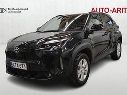 Musta Käytetty 2024 Toyota Yaris Cross Plus Katumaasturi | 31 900 € (Perustarjous)