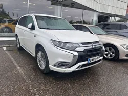 Valkoinen Käytetty 2019 Mitsubishi Outlander P-HEV Intense Katumaasturi | 19 480 € (Perustarjous)