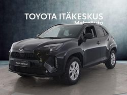 Musta Käytetty 2025 Toyota Yaris Cross Plus Katumaasturi | 31 890 € (Perustarjous)