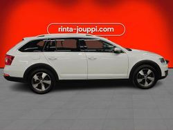 Valkoinen Käytetty 2017 Skoda Octavia Farmari | 17 390 € (Perustarjous)