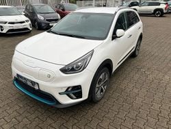 Valkoinen Käytetty 2022 Kia e-Niro Spirit Katumaasturi | 24 480 € (Hyvä tarjous)