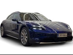 Sininen Käytetty 2025 Porsche Taycan Cross Turismo Farmari | 130 407 € (Hieman kallis)