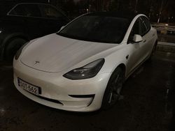 Käytetty 2021 Tesla Model 3 Standard Range Plus Sedan | 22 900 € (Perustarjous)