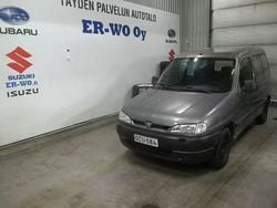 Punainen Käytetty 2002 Nissan Almera Comfort Viistoperä | 2 900 €