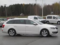 Valkoinen Käytetty 2017 Skoda Octavia Style Farmari | 13 900 € (Perustarjous)