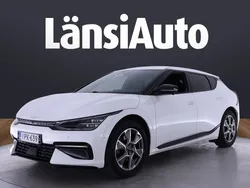 Valkoinen Käytetty 2022 Kia EV6 2 Katumaasturi | 35 690 € (Hieman kallis)