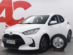 Valkoinen Käytetty 2022 Toyota Yaris Hybrid Style Viistoperä | 22 990 € (Perustarjous)