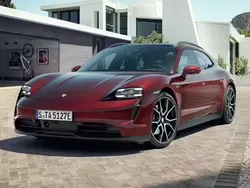 Punainen Käytetty 2023 Porsche Taycan 4S Sport Turismo Sedan | 93 900 € (Perustarjous)