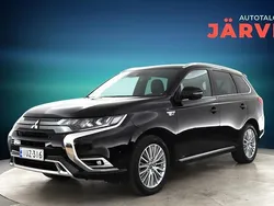 Musta Käytetty 2021 Mitsubishi Outlander P-HEV Active Katumaasturi | 23 900 € (Perustarjous)