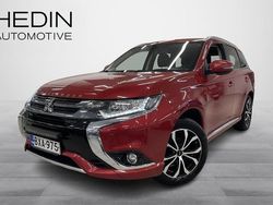 Punainen Käytetty 2016 Mitsubishi Outlander P-HEV Intense Farmari | 14 900 € (Perustarjous)