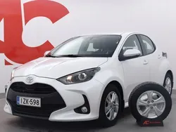Helmiäisvalkoinen Käytetty 2021 Toyota Yaris Active Viistoperä | 18 590 € (Perustarjous)