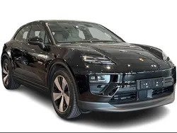 Musta Uusi 2024 Porsche Macan Sport Katumaasturi | 89 680 € (Supertarjous)