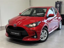 Punainen Käytetty 2024 Toyota Yaris Hybrid Active Viistoperä | 25 960 € (Kallis)