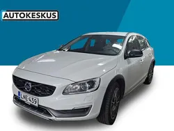 Valkoinen Käytetty 2016 Volvo V60 CC Business Edition Farmari | 21 990 € (Perustarjous)