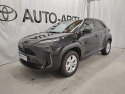 Musta Käytetty 2024 Toyota Yaris Cross Plus Katumaasturi | 32 900 € (Perustarjous)