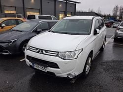 Valkoinen Käytetty 2013 Mitsubishi Outlander Intense Katumaasturi | 9 480 €