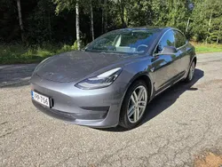 Harmaa Käytetty 2020 Tesla Model 3 Standard Range Plus Sedan | 20 900 € (Perustarjous)