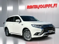 Valkoinen Käytetty 2020 Mitsubishi Outlander P-HEV Katumaasturi | 23 400 € (Perustarjous)
