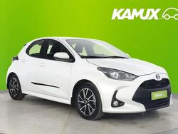 Valkoinen Käytetty 2022 Toyota Yaris Hybrid Active Sedan | 18 190 € (Perustarjous)