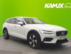 Valkoinen Käytetty 2019 Volvo V60 CC Pro Farmari | 32 790 € (Perustarjous)