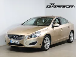Ruskea Käytetty 2011 Volvo S60 Summum Sedan | 15 900 € (Supertarjous)