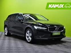 Musta Käytetty 2022 Volvo V60 CC Momentum Farmari | 30 450 € (Perustarjous)
