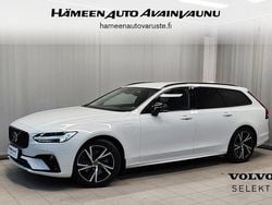 Valkoinen Käytetty 2023 Volvo V90 Performance Farmari | 49 900 € (Hieman kallis)