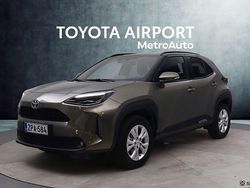 Ruskea (beige) Käytetty 2024 Toyota Yaris Cross Katumaasturi | 29 990 € (Perustarjous)