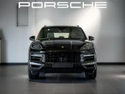 Musta Käytetty 2024 Porsche Cayenne S E-Hybrid Katumaasturi | 149 800 €