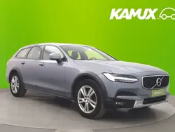Sininen Käytetty 2018 Volvo V90 CC Momentum Farmari | 32 200 € (Perustarjous)