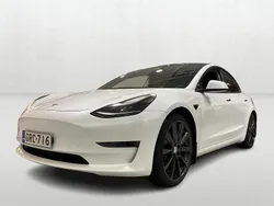 Valkoinen Käytetty 2021 Tesla Model 3 Performance Sedan | 32 900 € (Hieman kallis)