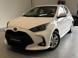 Valkoinen Käytetty 2023 Toyota Yaris Active Viistoperä | 24 650 € (Kallis)