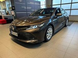 Ruskea (beige) Käytetty 2021 Toyota Camry Active Sedan | 27 800 € (Hyvä tarjous)