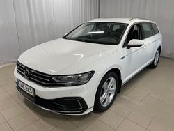 Valkoinen Käytetty 2020 VW Passat GTE Farmari | 19 900 € (Perustarjous)