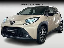 Ruskea (beige) Käytetty 2023 Toyota Aygo Multidrive S Viistoperä | 18 990 € (Hieman kallis)