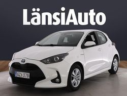 Valkoinen Käytetty 2021 Toyota Yaris Hybrid Active Viistoperä | 16 780 € (Perustarjous)